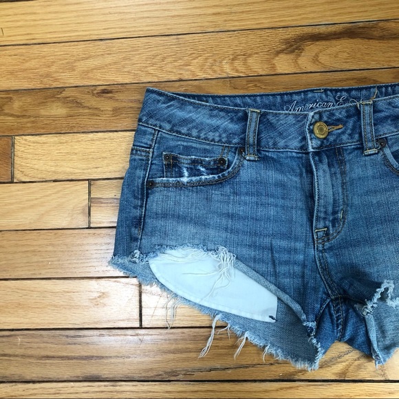 AEO Distressed Ripped cut off jean shorts - Picture 2 of 6